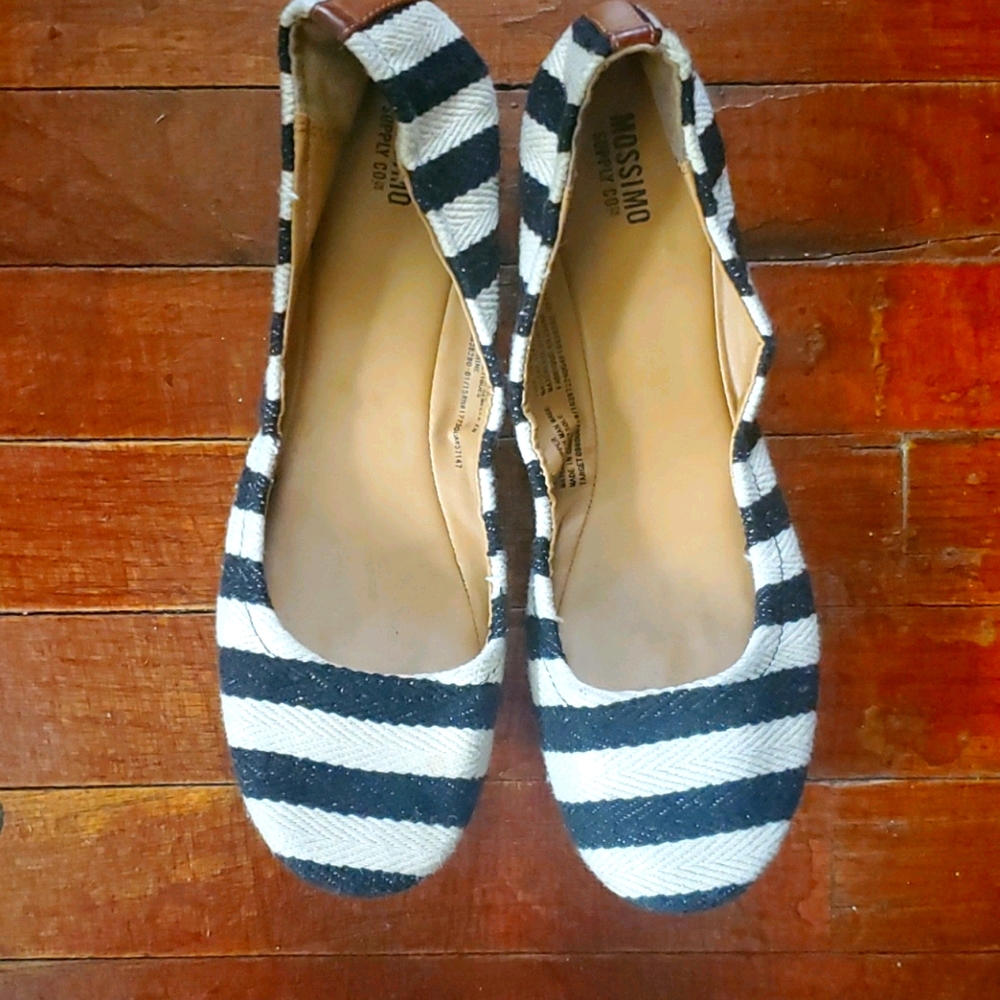 Mossimo Striped black and white flats with brown leather strip at heel